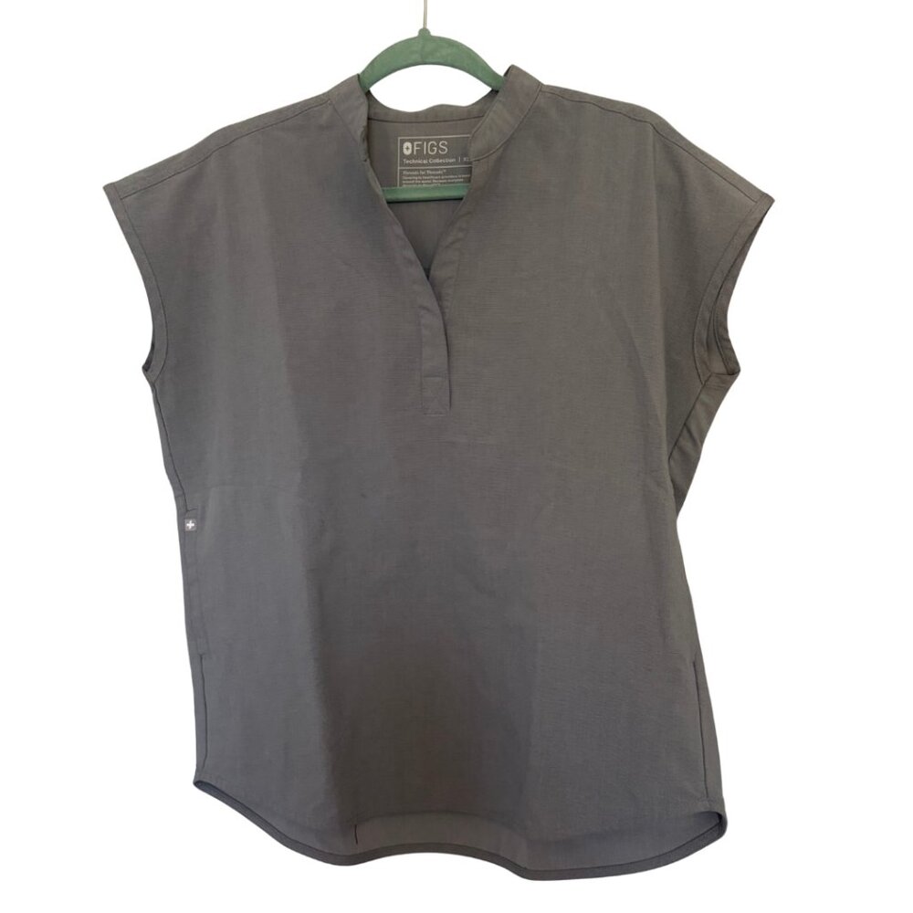 FIGS Women’s Rafaela Scrub Top Graphite Gray XS